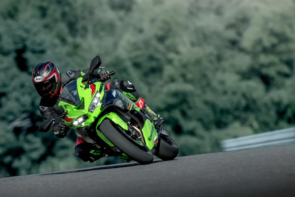 Kawasaki Ninja ZX-4RR Now in India – Inline-4 Power at ₹9.42 Lakh!
